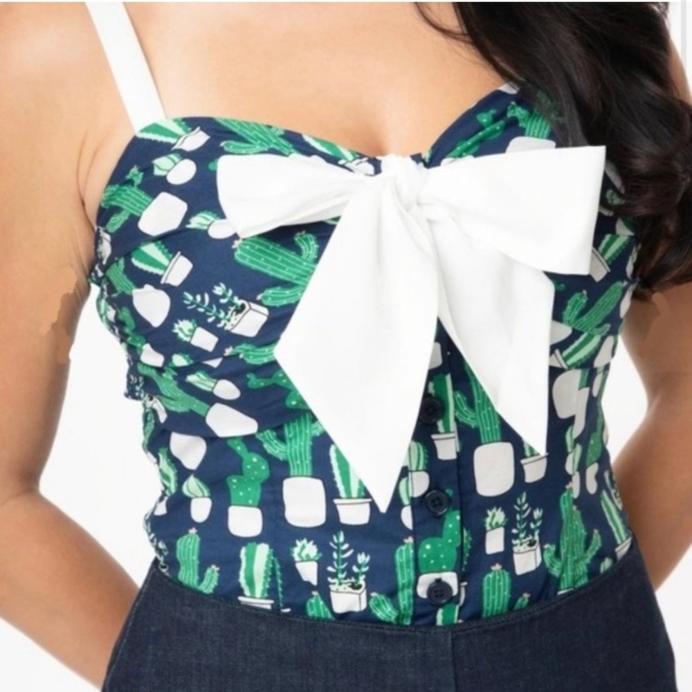 Unique vintage potted cactus print tank.
